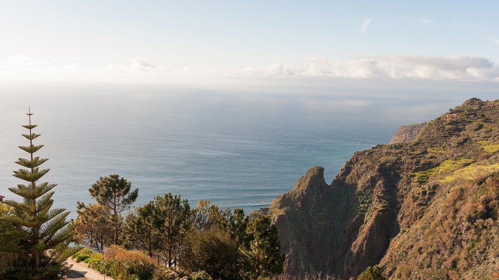Blick aufs Meer vom Balkon, Hotel in Prazeres, Madeira